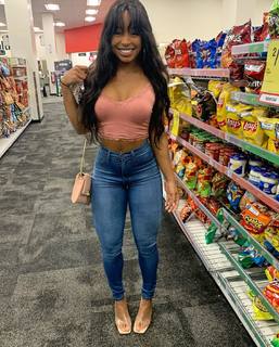 Qimmah Russo feet photo thumbnail