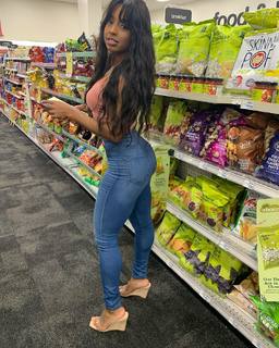 Qimmah Russo feet photo thumbnail