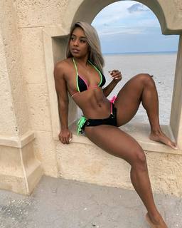 Qimmah Russo feet photo thumbnail