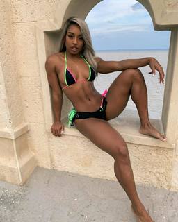 Qimmah Russo feet photo thumbnail