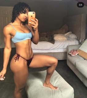 Qimmah Russo feet photo thumbnail