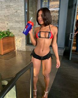 Qimmah Russo feet photo thumbnail