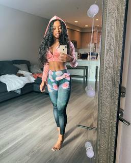 Qimmah Russo feet photo thumbnail