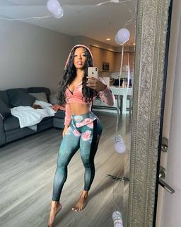 Qimmah Russo feet photo thumbnail