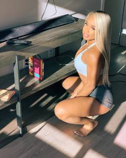 Qimmah Russo feet photo thumbnail