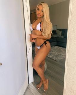 Qimmah Russo feet photo thumbnail
