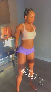 Qimmah Russo feet photo thumbnail