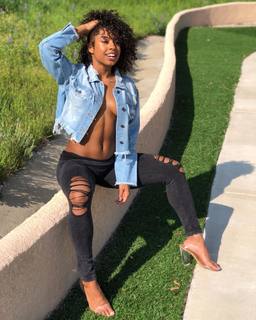 Qimmah Russo feet photo thumbnail