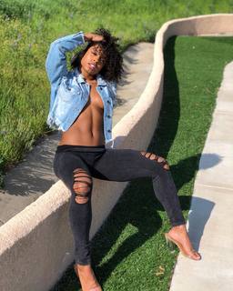 Qimmah Russo feet photo thumbnail