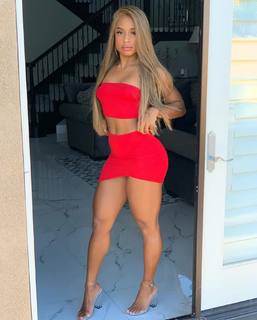 Qimmah Russo feet photo thumbnail