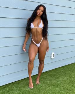 Qimmah Russo feet photo thumbnail