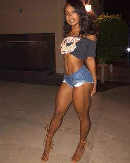 Qimmah Russo feet photo thumbnail