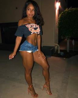 Qimmah Russo feet photo thumbnail