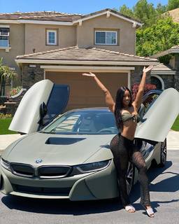 Qimmah Russo feet photo thumbnail