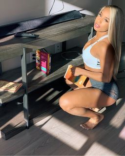 Qimmah Russo feet photo thumbnail