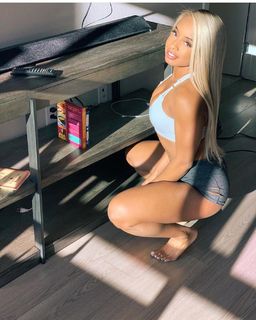 Qimmah Russo feet photo thumbnail