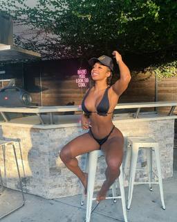 Qimmah Russo feet photo thumbnail