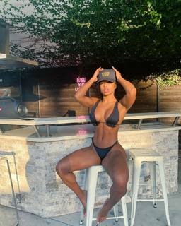 Qimmah Russo feet photo thumbnail