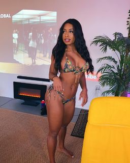 Qimmah Russo feet photo thumbnail