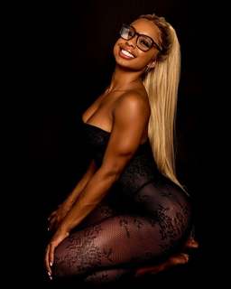 Qimmah Russo feet photo thumbnail