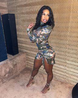 Qimmah Russo feet photo thumbnail