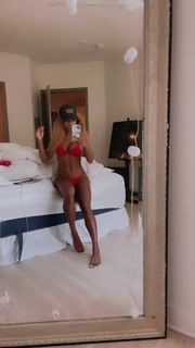 Qimmah Russo feet photo thumbnail