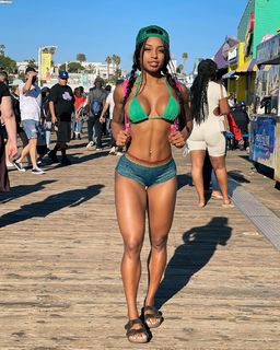 Qimmah Russo feet photo thumbnail