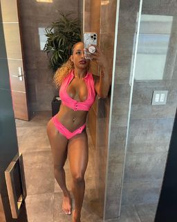 Qimmah Russo feet photo thumbnail