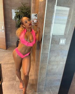 Qimmah Russo feet photo thumbnail