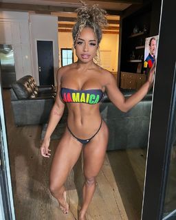 Qimmah Russo feet photo thumbnail