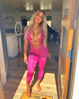 Qimmah Russo feet photo thumbnail