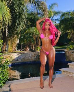 Qimmah Russo feet photo thumbnail