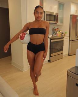 Qimmah Russo feet photo thumbnail