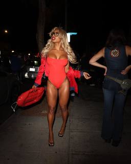Qimmah Russo feet photo thumbnail