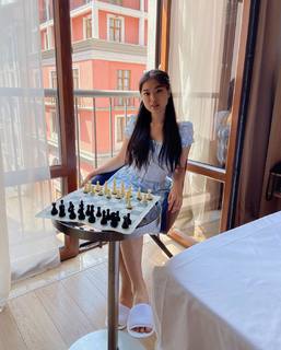 Qiyu Zhou feet photo thumbnail