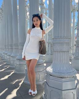 Qiyu Zhou feet photo thumbnail