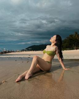 QuarterJade feet photo thumbnail