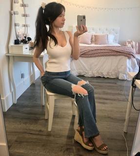 QuarterJade feet photo thumbnail