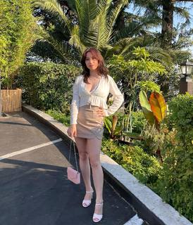 QuarterJade feet photo thumbnail