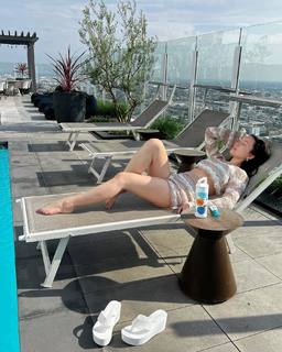 QuarterJade feet photo thumbnail