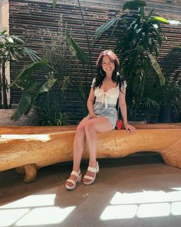 QuarterJade feet photo thumbnail