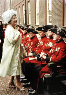 Queen Elizabeth the Queen Mother feet photo 1