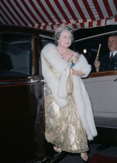 Queen Elizabeth the Queen Mother feet photo 1