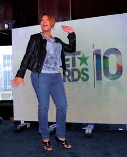 Queen Latifah feet photo thumbnail