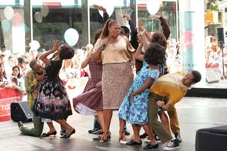 Queen Latifah feet photo thumbnail