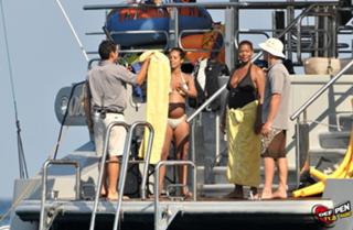Queen Latifah feet photo thumbnail