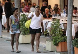 Queen Latifah feet photo thumbnail