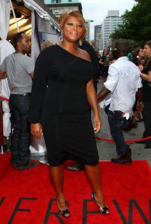 Queen Latifah feet photo thumbnail
