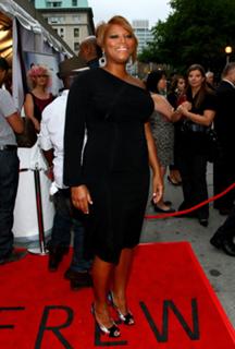 Queen Latifah feet photo thumbnail