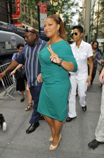 Queen Latifah feet photo thumbnail